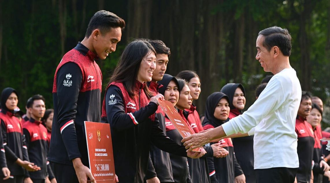 Presiden Jokowi Serahkan Bonus Apresiasi bagi Atlet SEA Games Ke-32