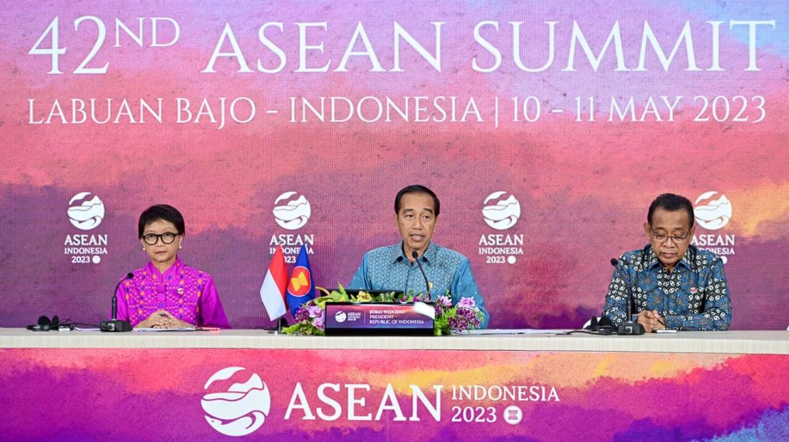 Presiden Jokowi Sampaikan Sejumlah Hasil KTT Ke-42 ASEAN