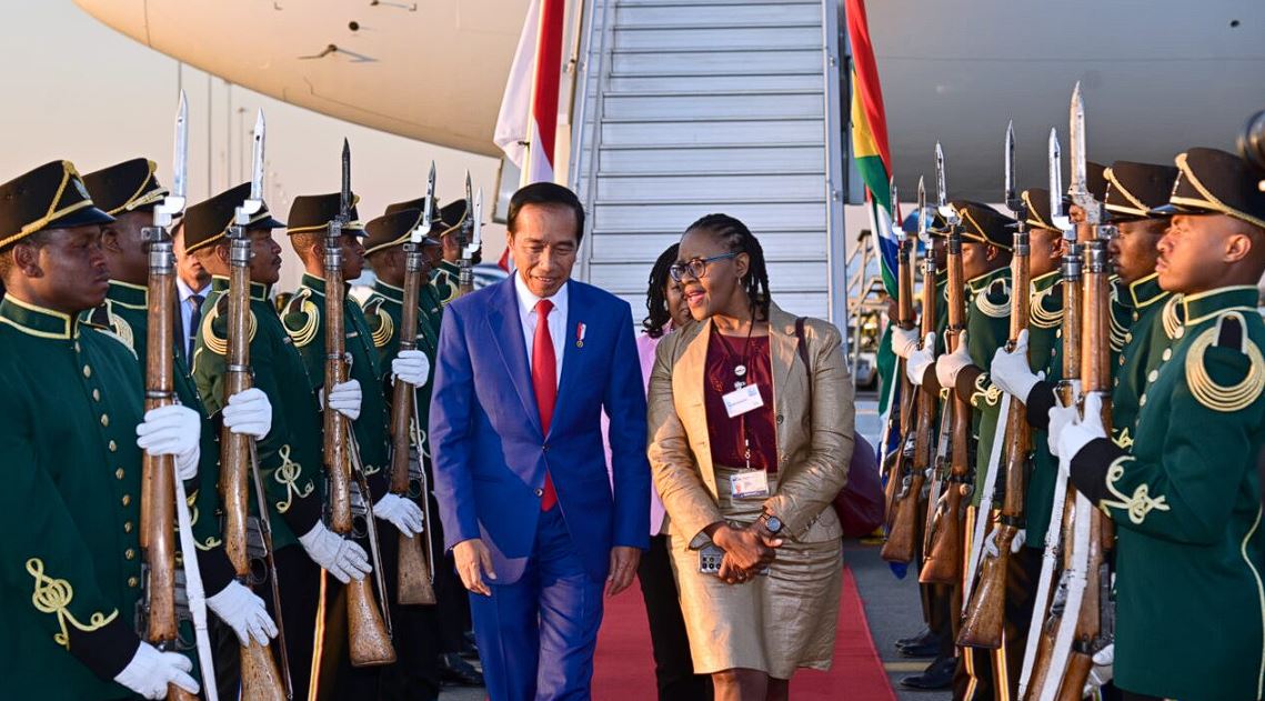 Presiden Jokowi Tiba di Johannesburg Afrika Selatan