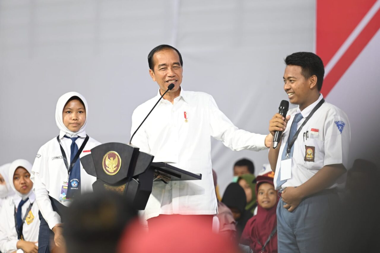 Berikan Bantuan PIP di Sukoharjo, Presiden Jokowi: Semangat Belajar Agar Bisa Kuliah