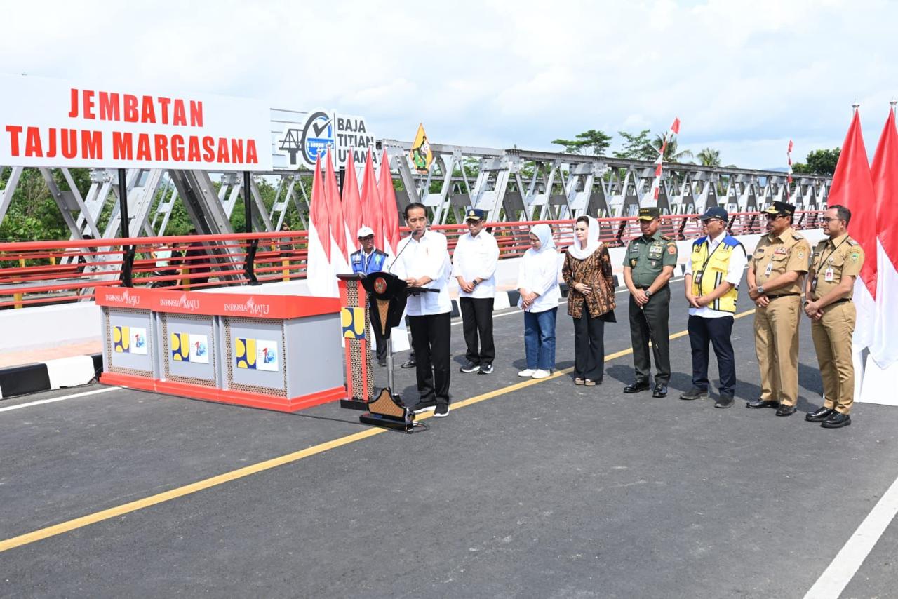 Resmikan Tiga Jembatan di Jawa Tengah, Presiden: Mobilitas Makin Aman dan Cepat