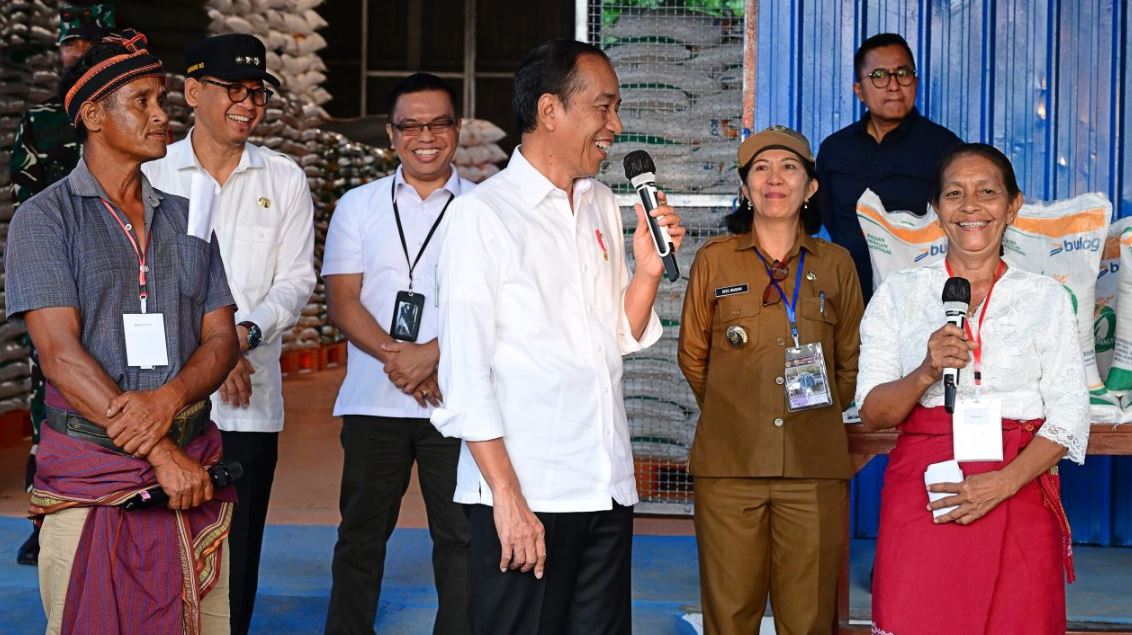 Presiden Jokowi Kunjungi Nusa Tenggara Timur: Pantau Harga di Pasar dan Tingkatkan Fasilitas Kesehatan