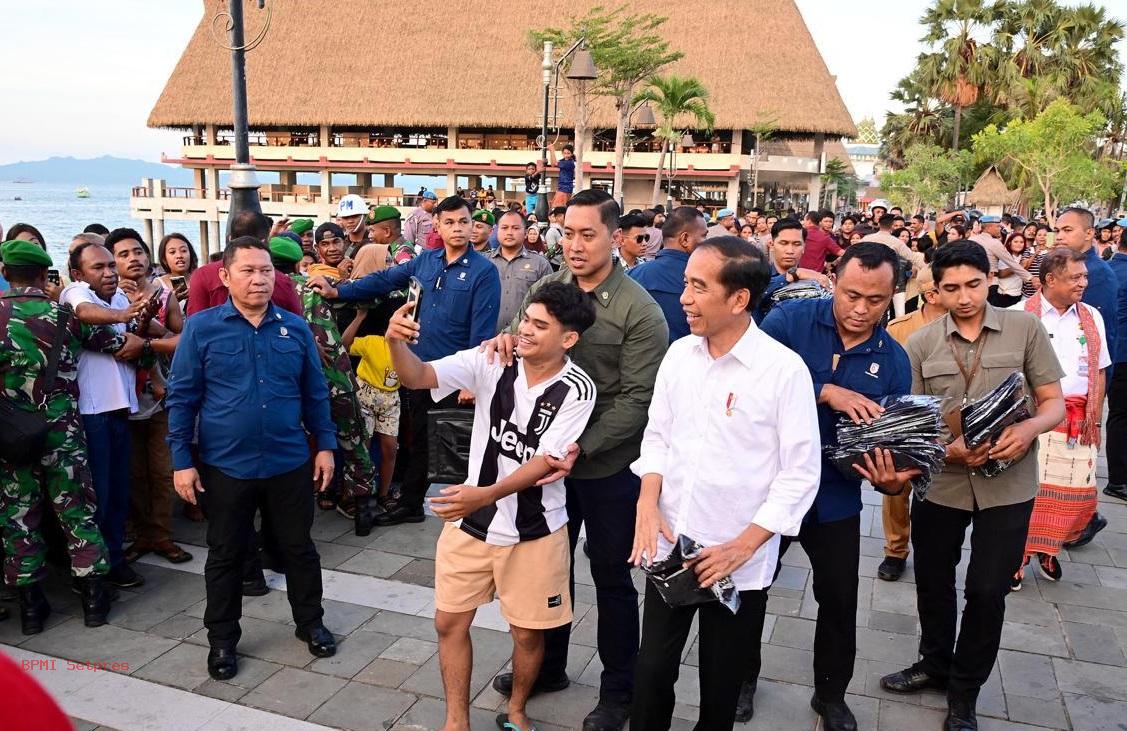 Tiba di Kota Kupang, Presiden Jokowi Sapa Warga di Kawasan Pantai Kelapa Lima