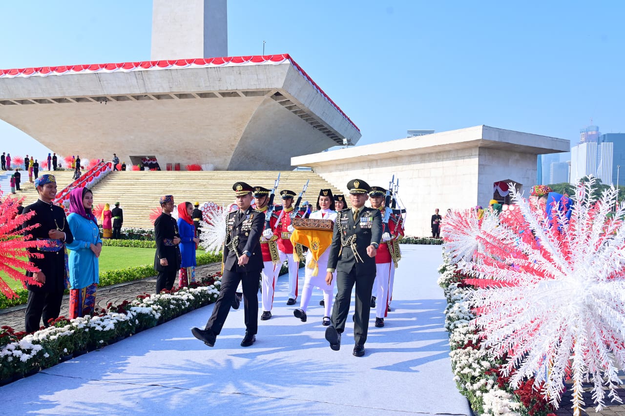 Kirab Bendera Merah Putih dan Teks Proklamasi: Perjalanan Bersejarah dari Monas ke IKN