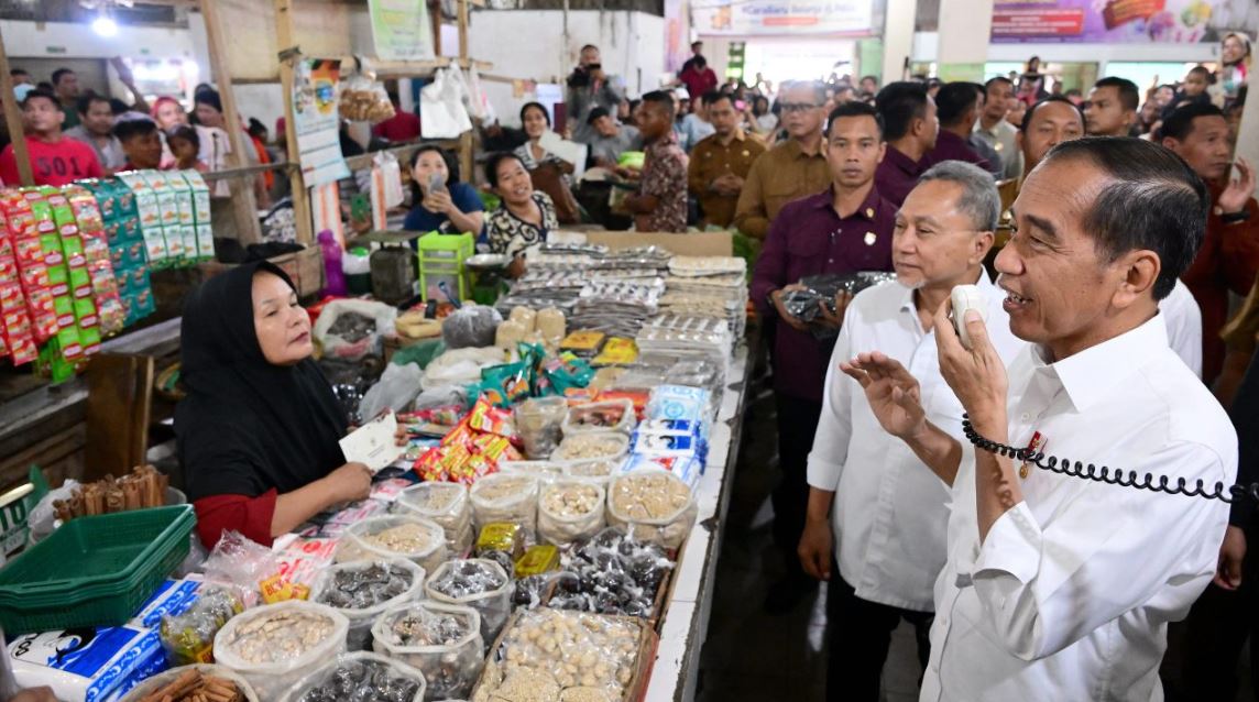 Presiden Jokowi Tinjau Stabilitas Harga, Resmikan Jalan Tol, dan Sampaikan Pamit di Sumatra Utara