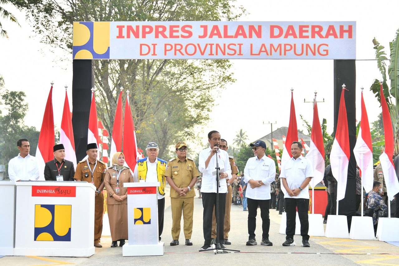 Presiden Jokowi Resmikan Infrastruktur Jalan di Lampung Utara, Percepat Mobilitas Barang dan Orang