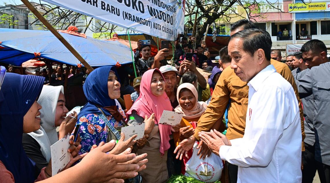 Tinjau Pasar Kranggot, Presiden Jokowi: Harga Bahan Pangan Sangat Baik