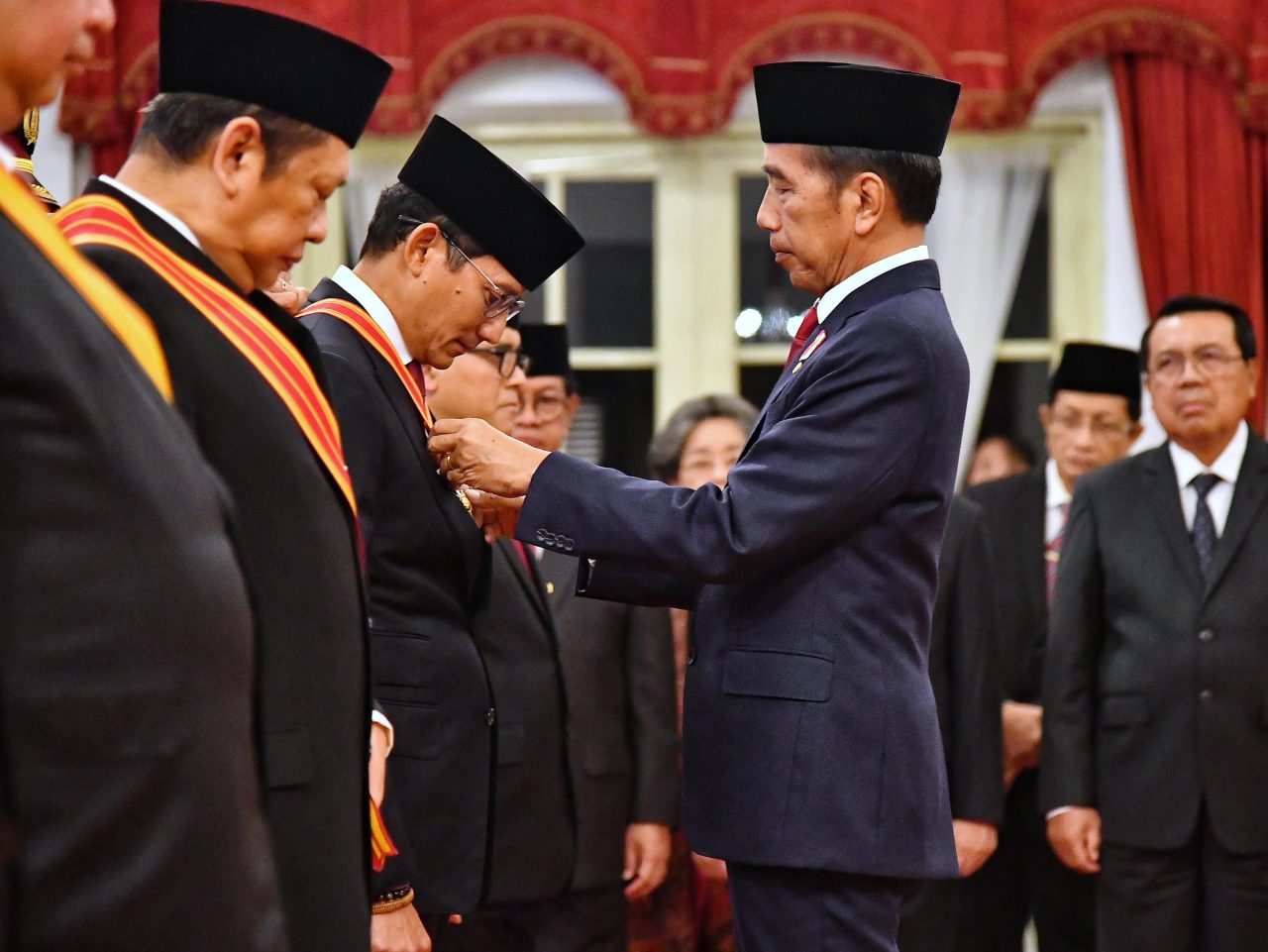 Presiden Jokowi Anugerahkan Tanda Kehormatan bagi 64 Tokoh