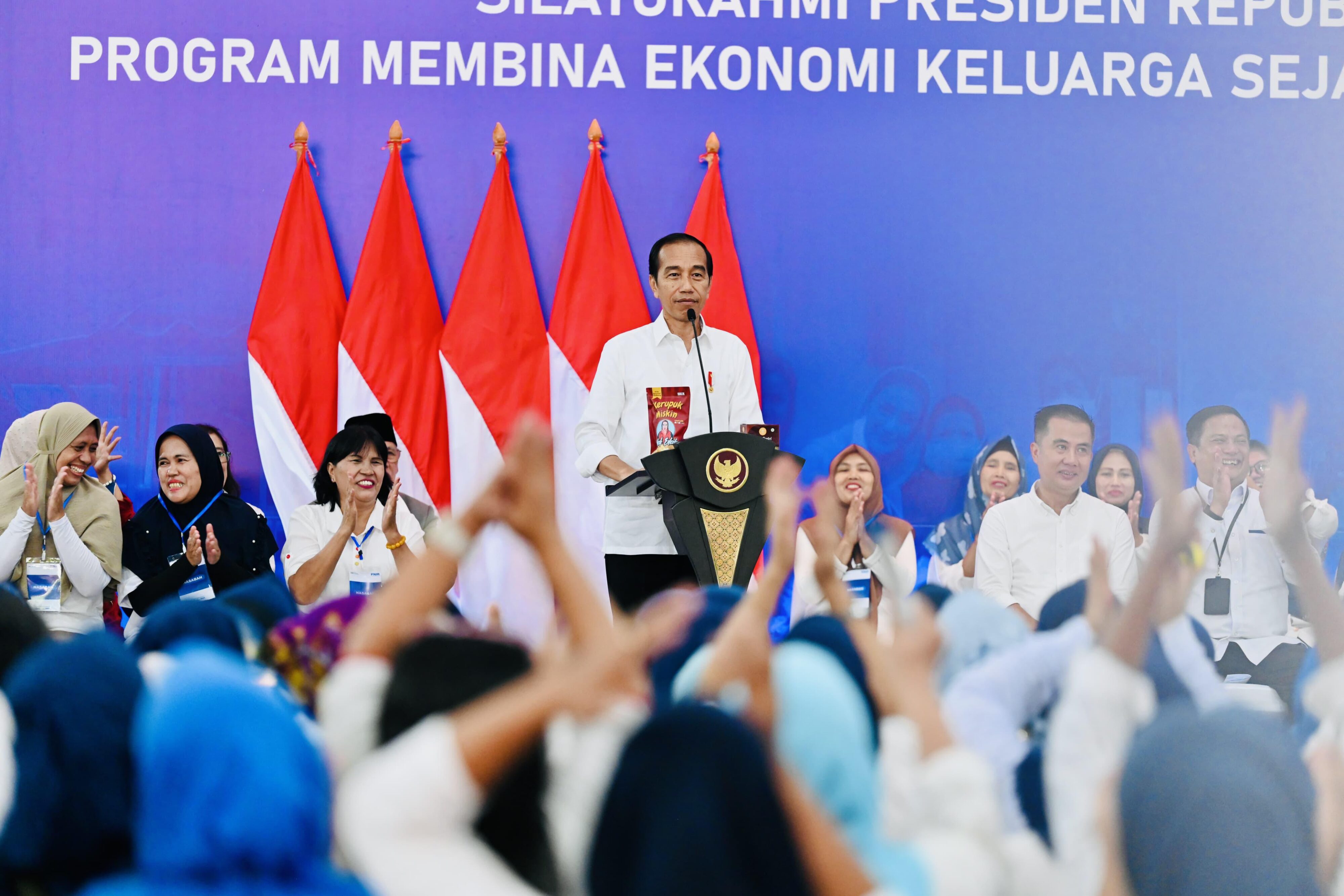 Silaturahmi dengan Nasabah Mekaar, Presiden Tekankan Pentingnya Bangun Karakter Semangat Kerja dan Disiplin