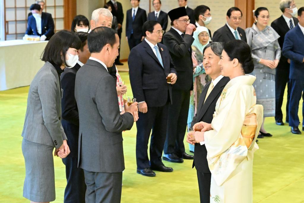 Hadiri Jamuan Minum Teh, Presiden Jokowi Kembali Undang Kaisar Naruhito ke Indonesia