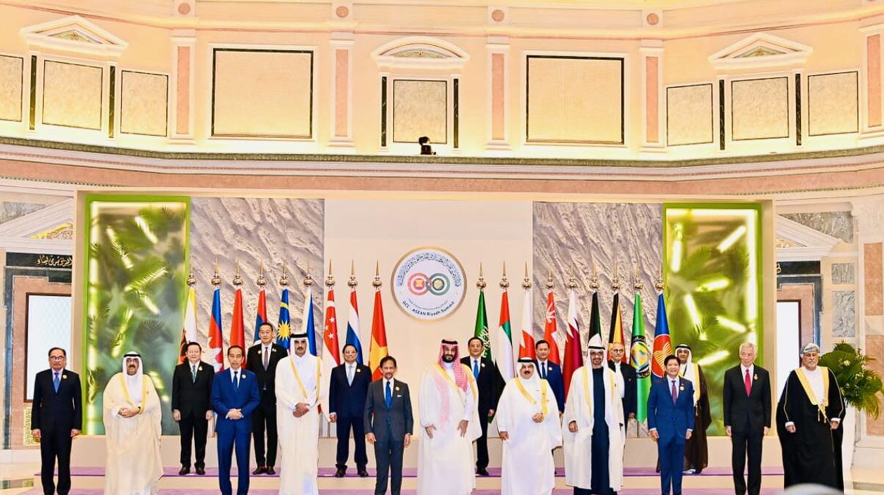 Hadiri KTT ASEAN-GCC, Presiden Jokowi Sampaikan Isu Ekonomi hingga Kemanusiaan