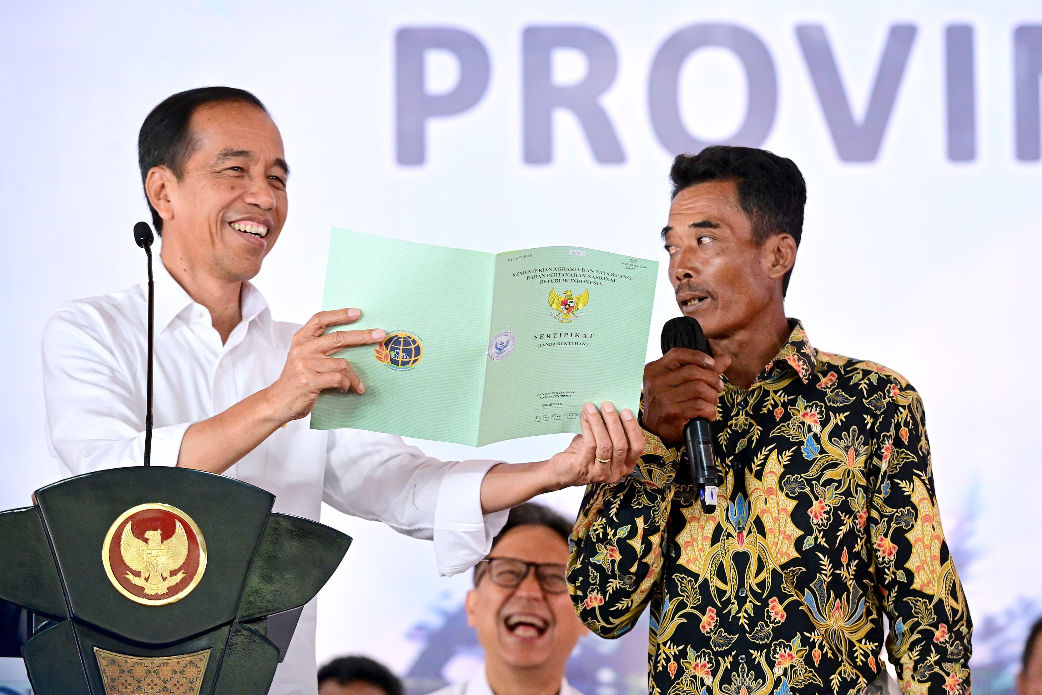 Serahkan 3.000 Sertifikat Tanah di Jawa Tengah, Presiden Targetkan Tahun Depan Selesai