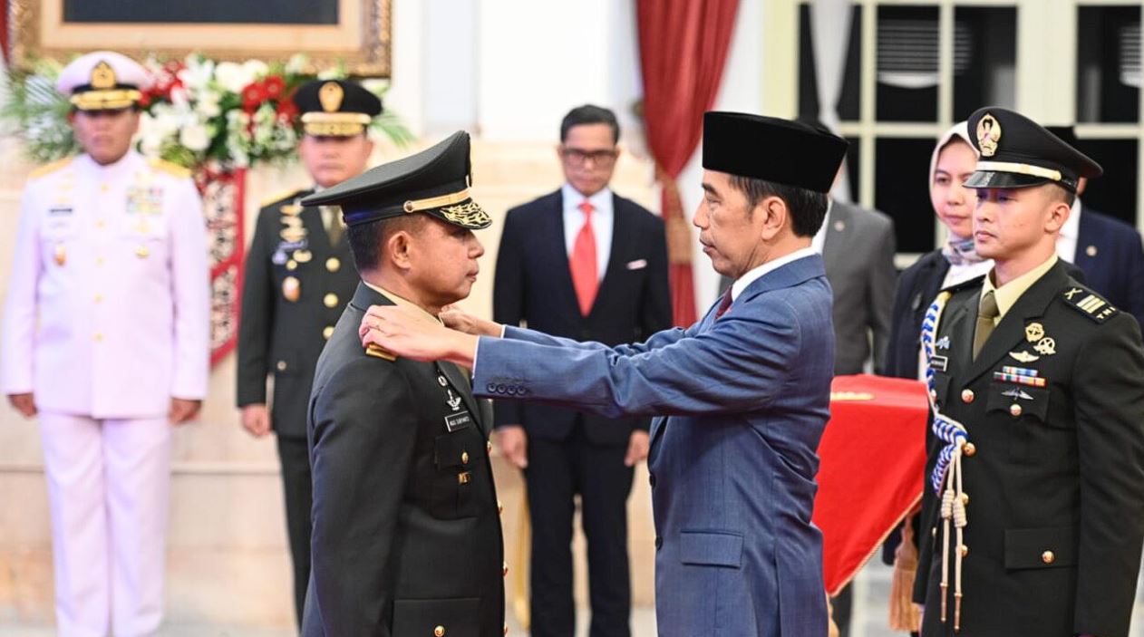 Presiden Jokowi Lantik Agus Subiyanto sebagai KSAD di Istana Negara