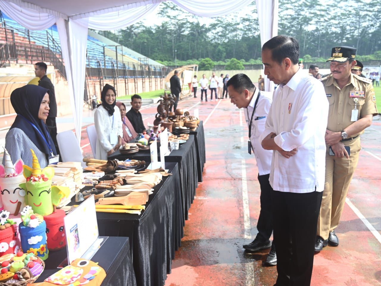 Presiden Jokowi Bersilaturahmi dengan Para Peserta Program Mekaar