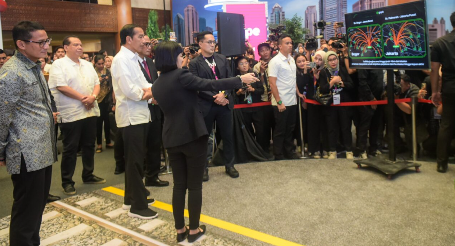 Presiden Jokowi Tinjau Pameran Hub Space di JCC