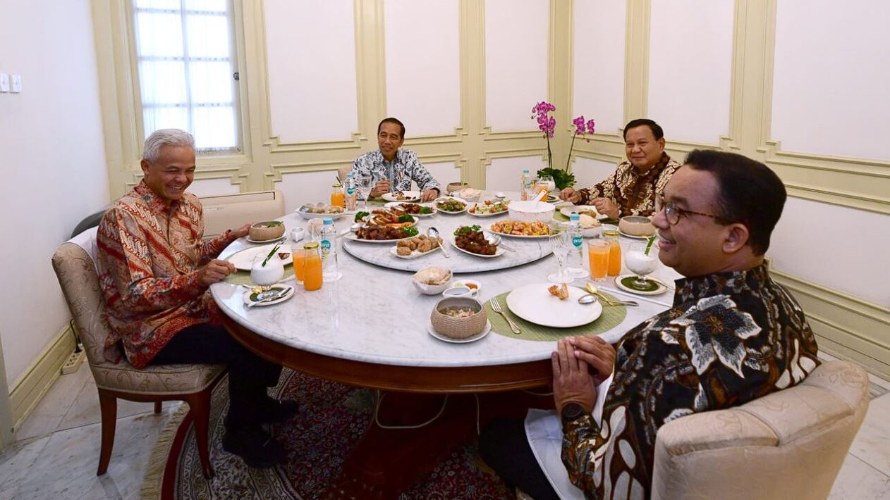 Saat Presiden Jokowi Makan Siang Bareng Tiga Capres