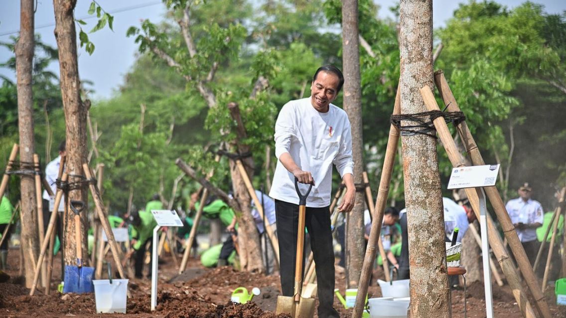 Tanam Pohon Serentak, Presiden Jokowi Tegaskan Langkah Nyata Atasi Perubahan Iklim